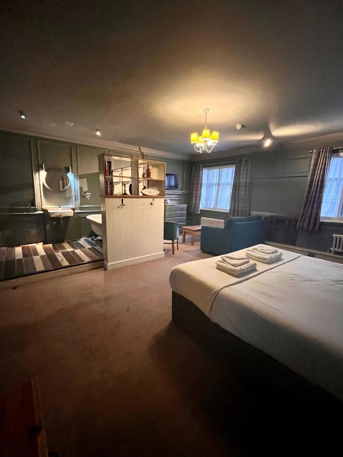 The Ostrich Colnbrook London Heathrow Gasthof 4*