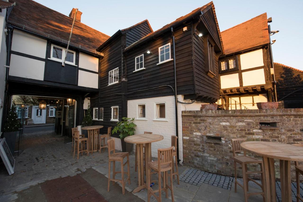 The Ostrich Colnbrook London Heathrow